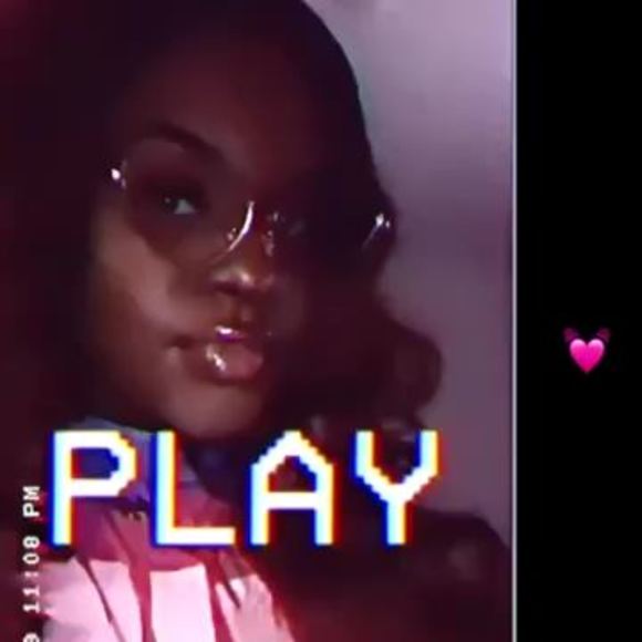 Meet your Posher, Alexis - Picture 1 of 1